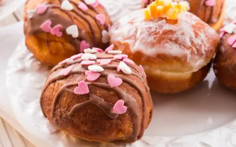 Tłusty Czwartek: Historia, Pączki i Tradycje - Odkryj Korzenie
