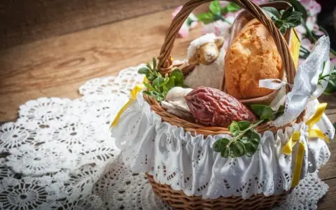 Święconka: Historia, symbolika i znaczenie wielkanocnego koszyczka