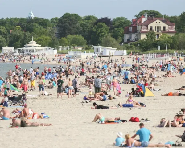 Kiedy ładna pogoda nad morzem? Sprawdź najlepsze miesiące na plażę