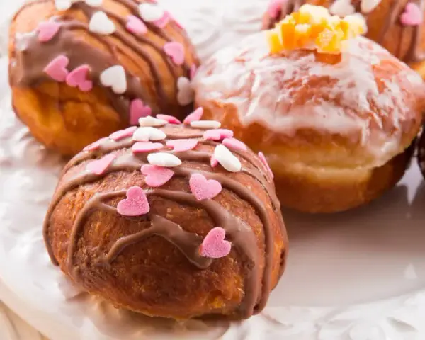 Tłusty Czwartek: Historia, Pączki i Tradycje - Odkryj Korzenie