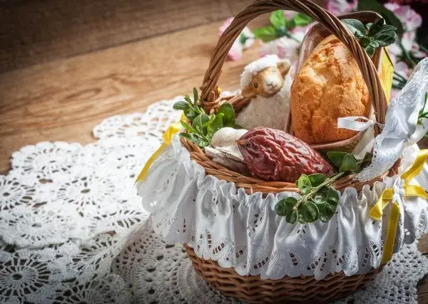 Święconka: Historia, symbolika i znaczenie wielkanocnego koszyczka